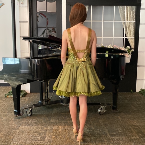 Jovani Woman’s silly fun mini in green - Picture 2 of 2